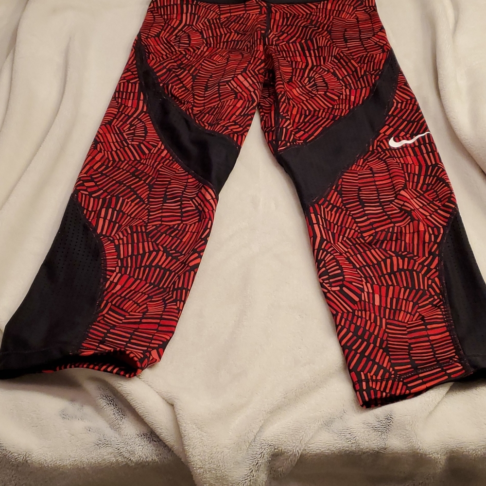 Nike Pro Capris - Picture 2 of 9